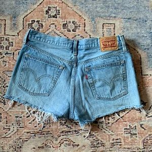 Levi’s 501 original Jean denim shorts size 29 light wash EUC